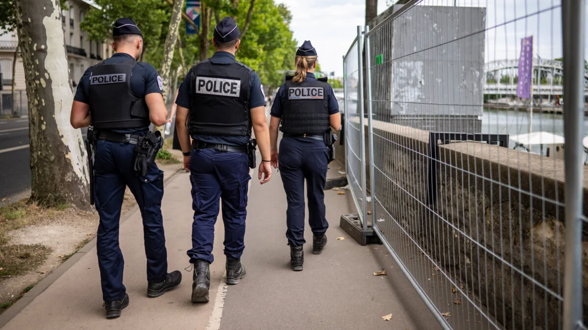 Parisdə fransız məşqçi polislərlə davaya görə saxlanılıb