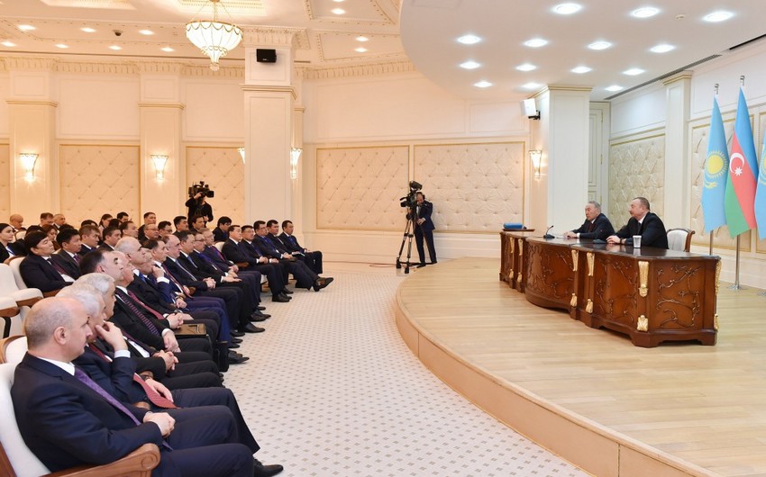 Qazaxıstan prezidenti Azərbaycanın dövlət başçısını ölkəsinə rəsmi səfərə dəvət edib