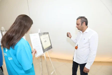 Beynəlxalq Media Forumunun iştirakçıları Azərbaycan çap mətbuatı tarixinin inciləri sərgisi ilə tanış olublar