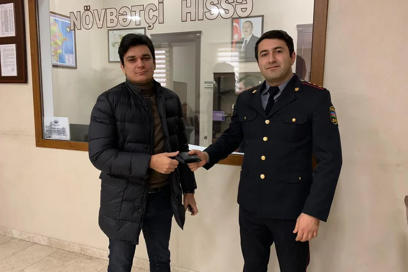 Bakıda yerdən 980 manat tapıldı