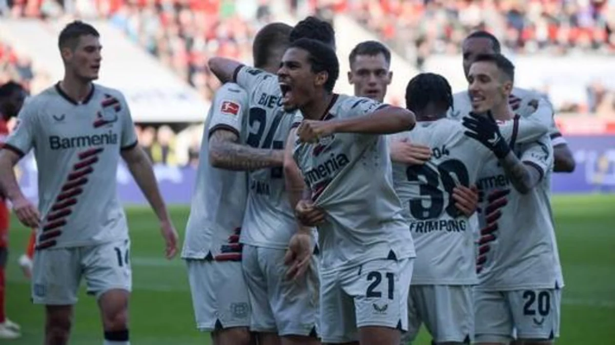 Bayer 04 Bavariyanın rekordunu təkrarlayıb
