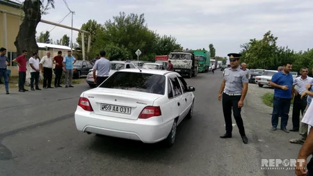 Bərdədə toy karvanının avtomobili 4 nəfəri vuraraq hadisə yerindən qaçıb: ölən və yaralananlar var - FOTO