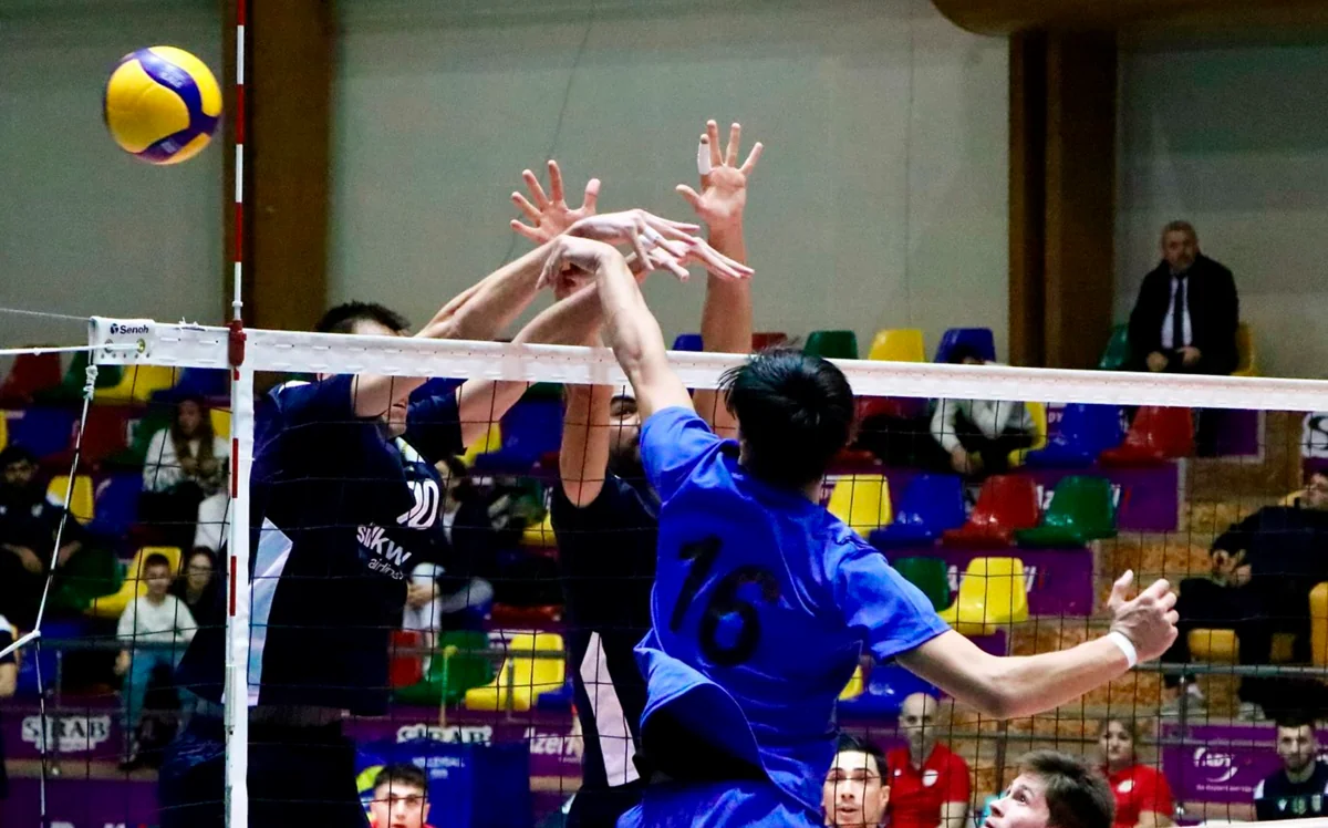 Kişi voleybolçular arasında Azərbaycan çempionatında ilin ilk oyunları keçirilib