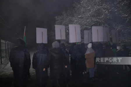На дороге Ханкенди-Лачын продолжается акция протеста экоактивистов