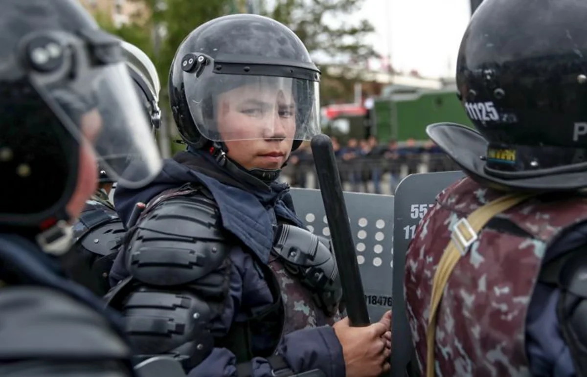 В Казахстане за сутки задержаны около 200 участников митингов