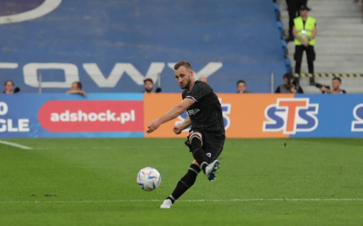 Qarabağın kapitanı Niderland və Qazaxıstan klublarından təklif alıb