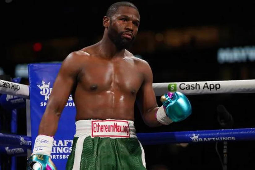 Floyd Meyvezer yaponiyalı MMA döyüşçüsünü nokautla məğlub edib