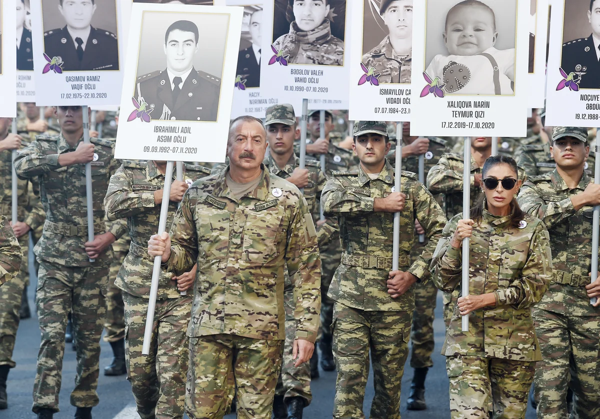 İlham Əliyev və Mehriban Əliyevanın iştirakı ilə Bakıda şəhidlərin xatirəsinə yürüş keçirilib
