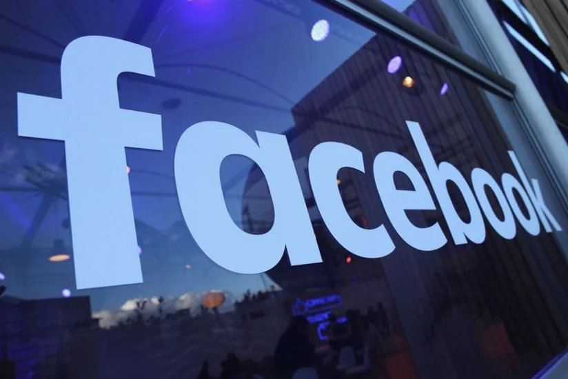 Стоимость акций Facebook упала почти на 4%