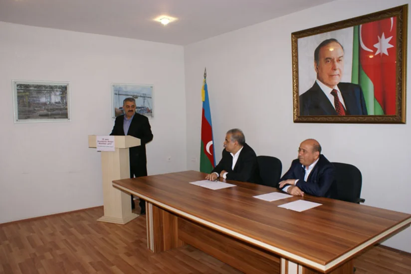 Əməyin mühafizəsi sahəsində fərqlənmiş işçilərə mükafat və fəxri fərmanlar verilib