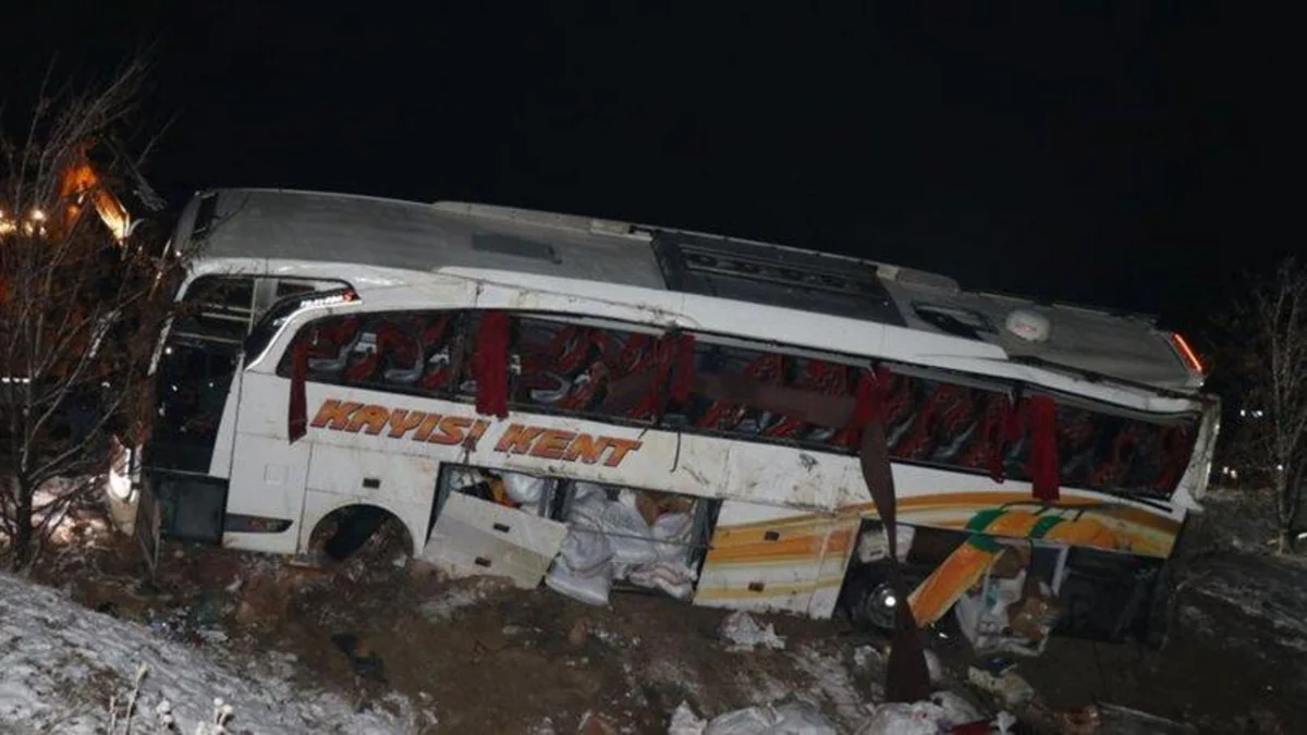Türkiyədə ağır avtobus qəzası baş verib