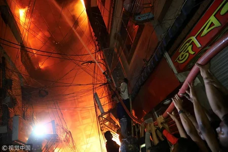 Banqladeşin paytaxtında yanğın zamanı 81 nəfər həlak olub, onlarla yaralı var - FOTO - YENİLƏNİB-3