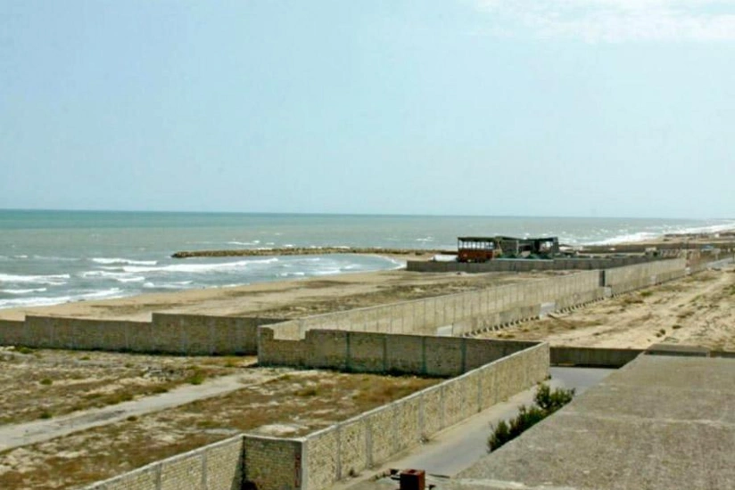 Məşhur iş adamı Xəzər dənizinin sahilini hasarladığına görə cərimələnib - EKSKLÜZİV