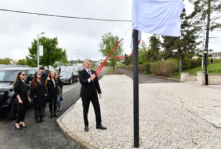 Şuşada Heydər Əliyev və 8 Noyabr küçələrinin kəsişməsində lövhələrin açılışı olub