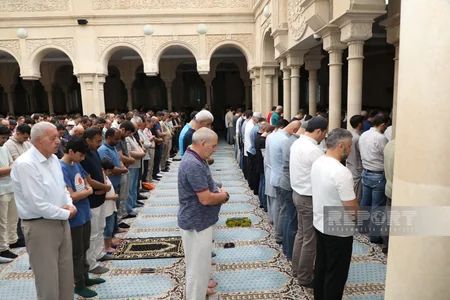 Bakıda bayram namazı qılınıb