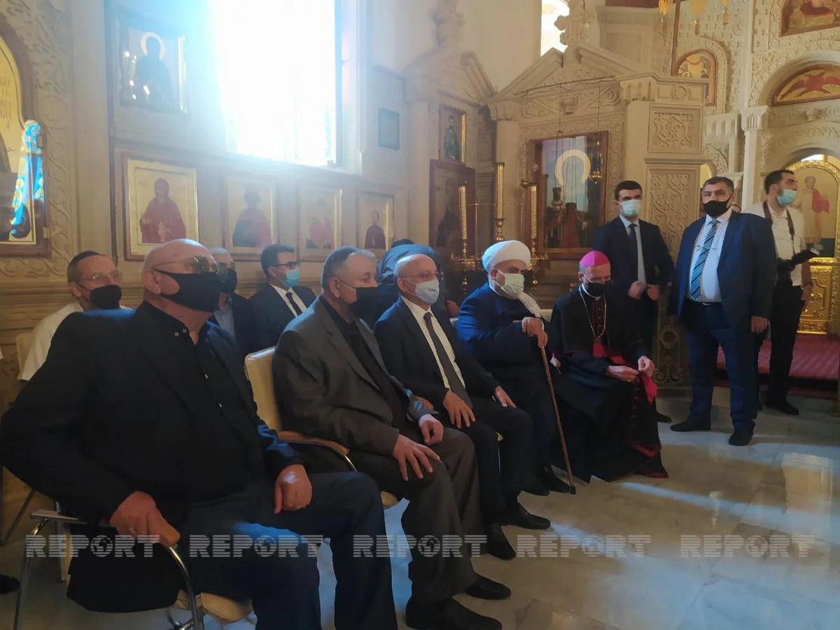 Şeyxülislam Allahşükür Paşazadə Aleksandr Ata ilə vida mərasiminə qatılıb