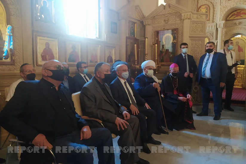 Şeyxülislam Allahşükür Paşazadə Aleksandr Ata ilə vida mərasiminə qatılıb