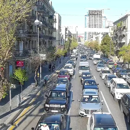 Paytaxtda 19 yolda sıxlıq müşahidə olunur