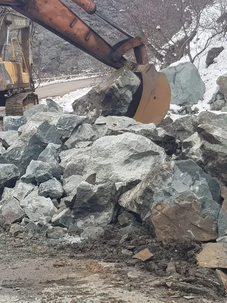 Gəncə-Daşkəsən yoluna qaya parçası düşüb