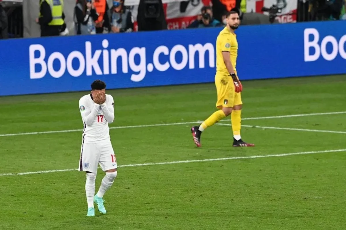 AVRO-2020-də futbolçuları təhqir edən azarkeş həbs edilib
