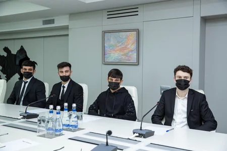 Sahil Babayev Avropa çempionatından qayıdan boksçularla görüşüb