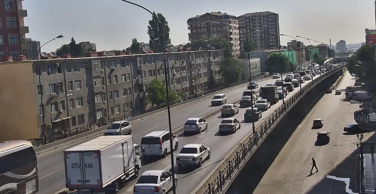 Bakının bir sıra yollarında tıxac yaranıb