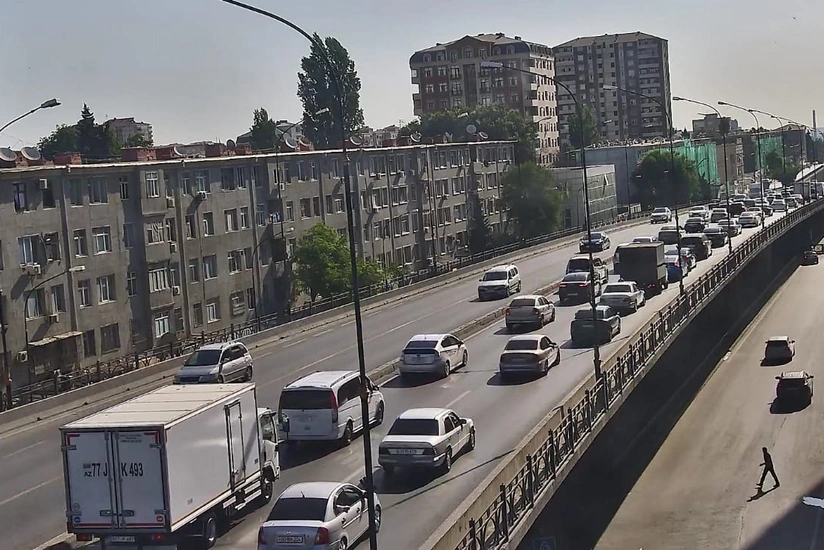Bakının bir sıra yollarında tıxac yaranıb