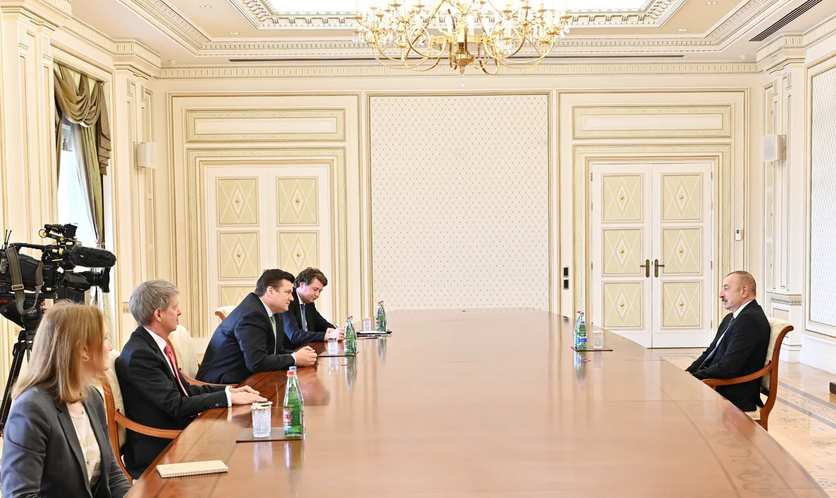President Ilham Aliyev receives UK Minister of Armed Forces
