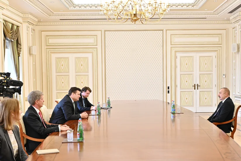 President Ilham Aliyev receives UK Minister of Armed Forces
