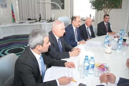 Əbülfəs Qarayev Qazaxıstan nümayəndə heyəti ilə görüşüb