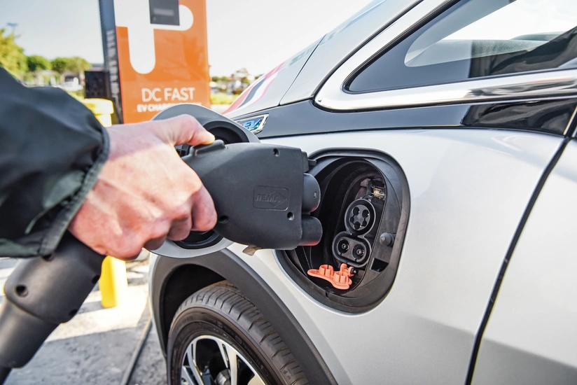 Price of electric car batteries plunges 89% in 10 years