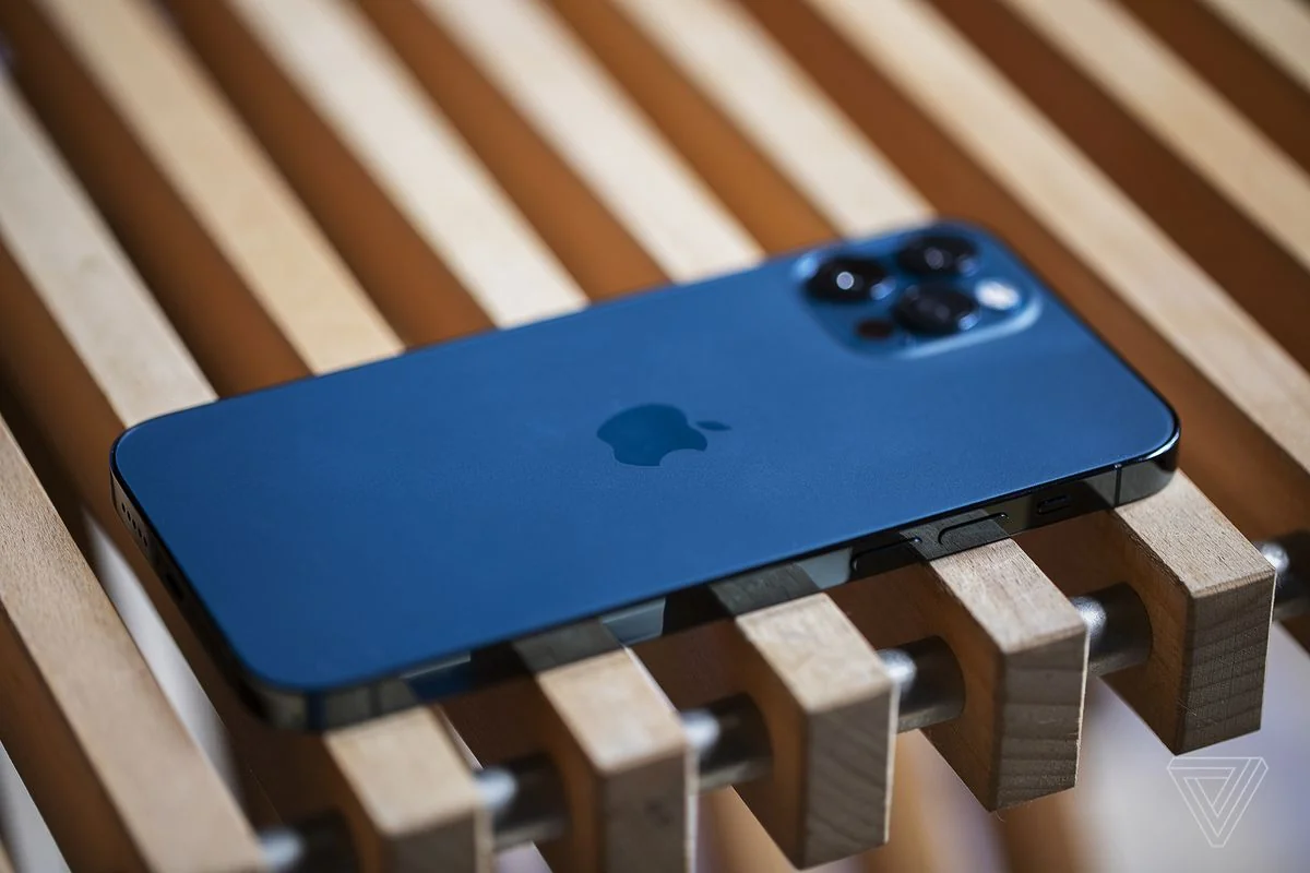iPhone 12 признали опасным для здоровья