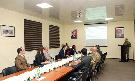 Azerbaijani, UK Defense Ministries hold staff talks