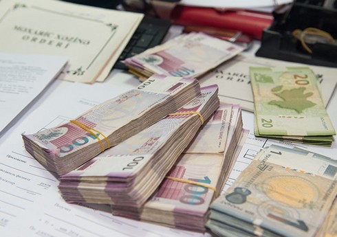 Azərbaycan manatının nominal və real effektiv məzənnələri bu il azalıb