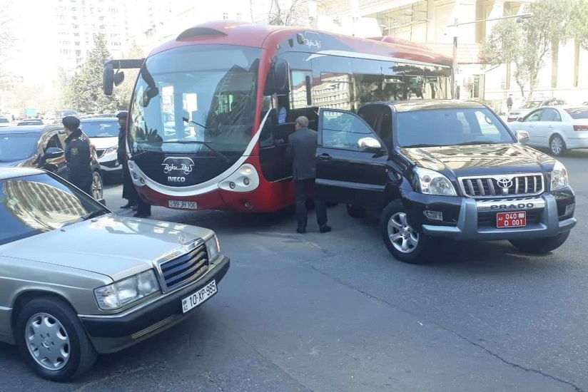 Bakubus vehicle collides with embassy car