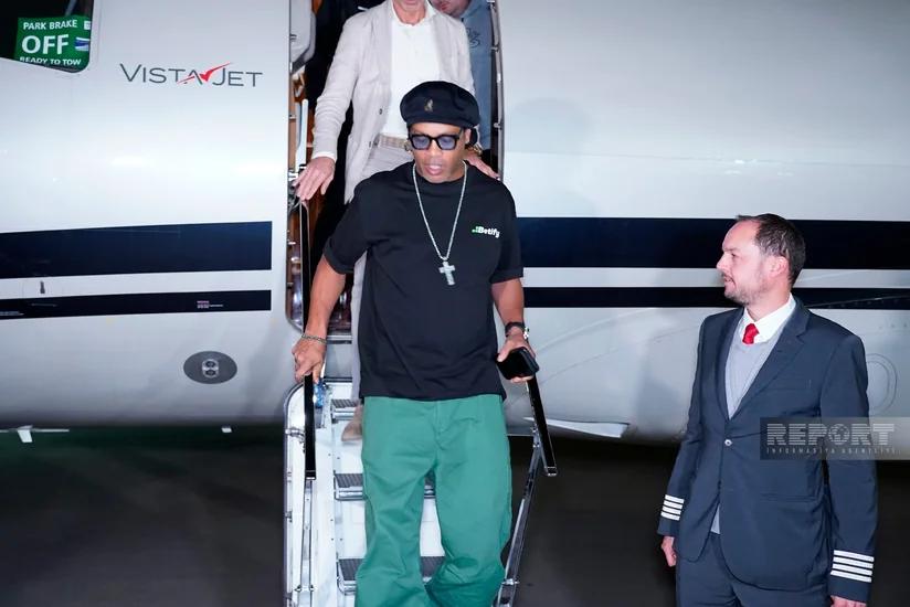 Məşhur futbolçu Ronaldinyo Bakıya gəlib