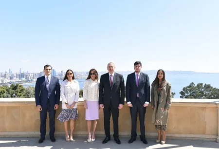 Prezident İlham Əliyev ümummilli lider Heydər Əliyevin məzarını və Şəhidlər xiyabanını ziyarət edib - YENİLƏNİB