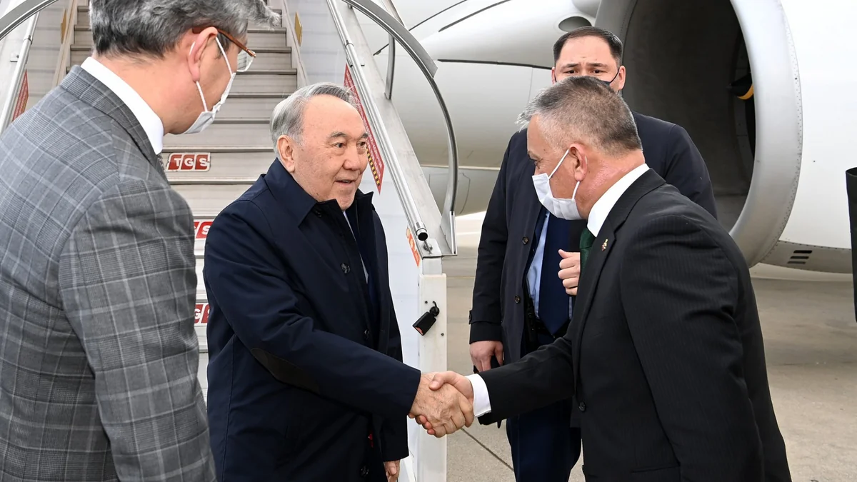 Назарбаев прибыл в Анталью для участия в дипломатическом форуме