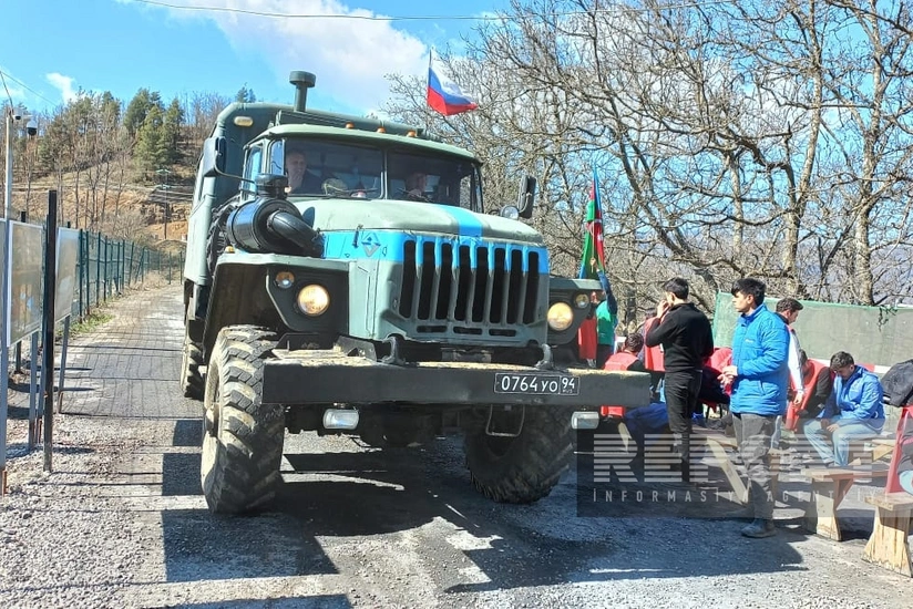 Cars of peacekeepers move unhindered on Khankandi-Lachin road