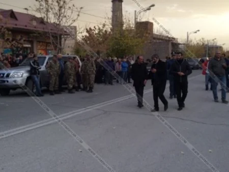 Man armed with knife takes hostages in Armenian kindergarten