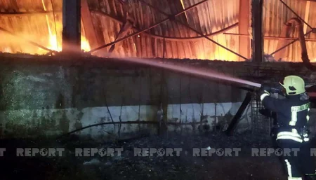 FHN: Bakıda mebel sexindəki yanğın söndürülüb