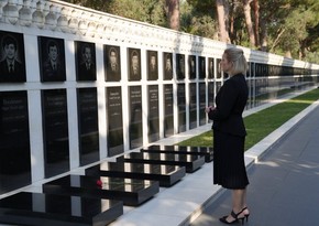 US's new Chargé d'Affaires in Azerbaijan visits Alley of Martyrs