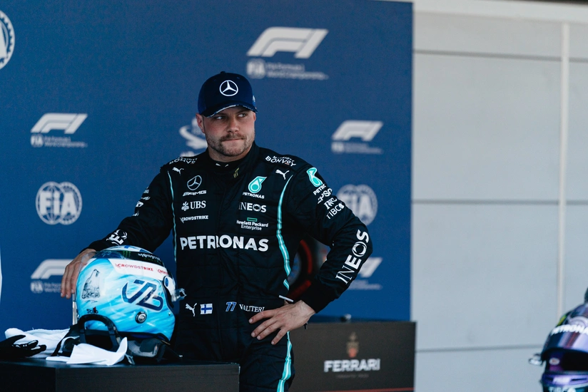Formula 1 pilotu Mercedesini 190 min avroya satır