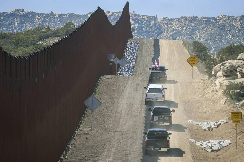 Pentaqon Meksika ilə sərhədə nəzarəti gücləndirmək üçün hər şeyi edəcək