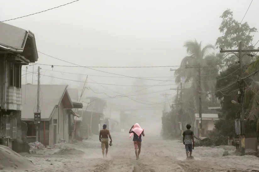 Жервами мощного тайфуна на Филиппинах стали 16 человек