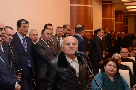 Eldar Əzizov Lökbatanda sakinlərlə görüşüb