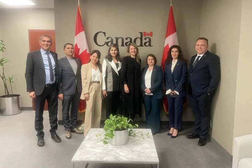 Глава МИД: Канада поддерживает усилия по скорейшему установлению мира между Азербайджаном и Арменией