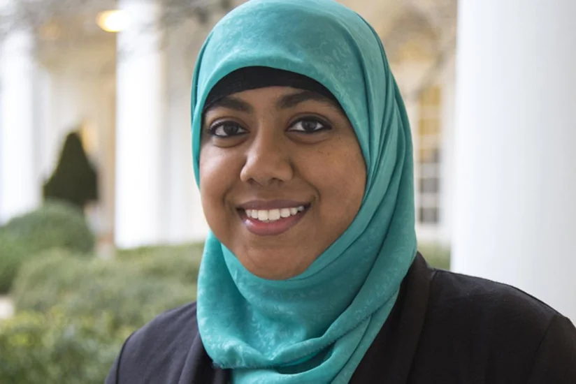 Donald Trampın yeganə hicablı baş müşaviri istefa verib