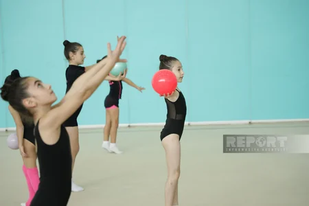 Bölgə gimnastlarının Milli Gimnastika Arenasında məşqləri davam edir