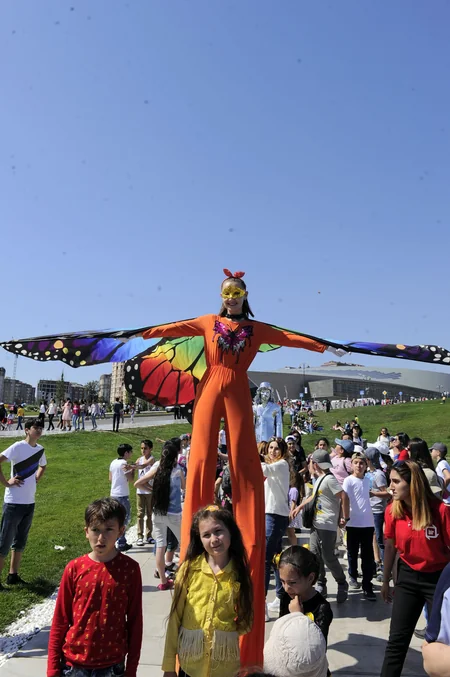 Heydər Əliyev Mərkəzinin parkında Uşaq festivalı keçirilib